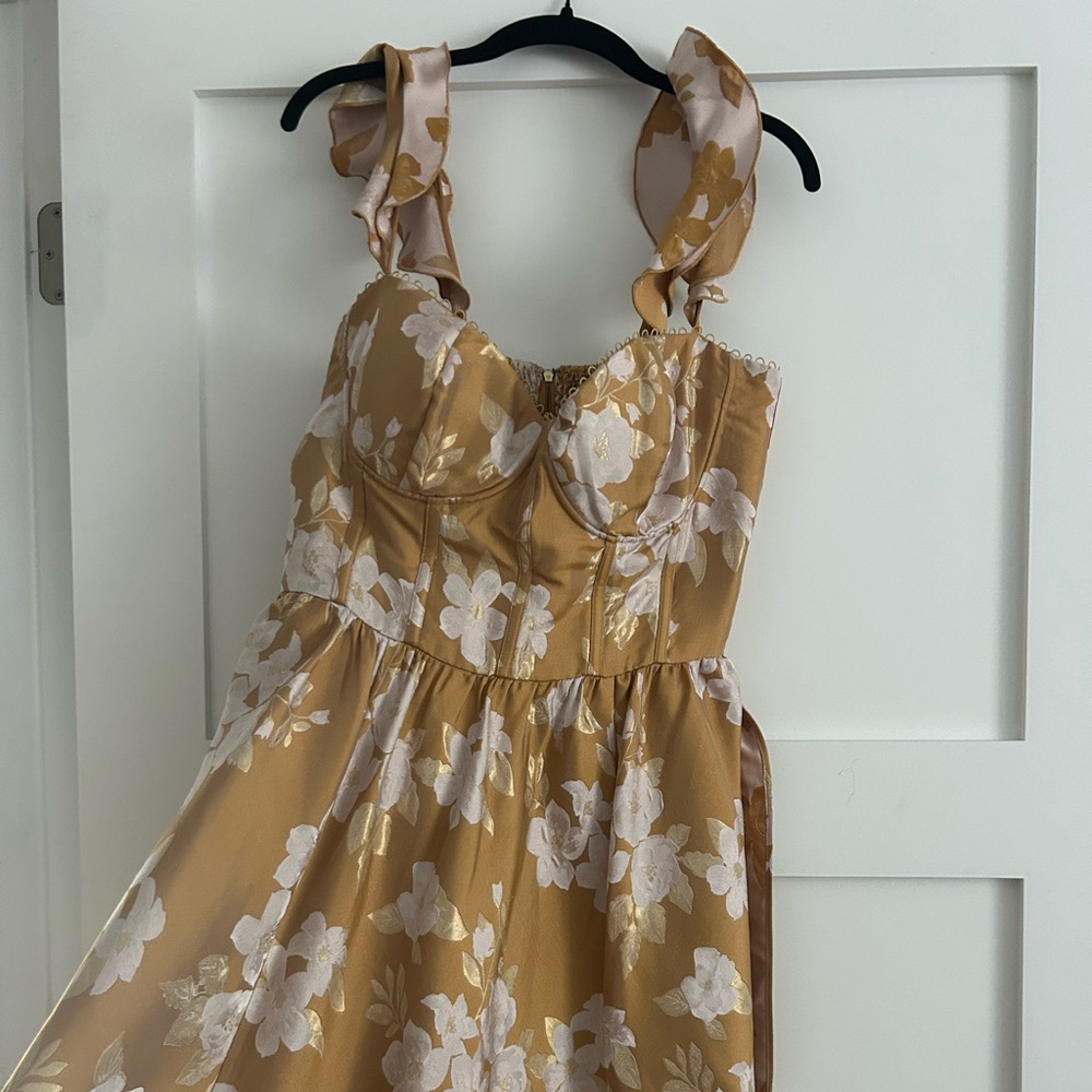 V Chapman Dress in Gold and White